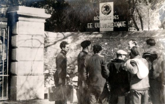 Entrada do castelo de Reynard, em Francia, que acolheu a 850 homens.