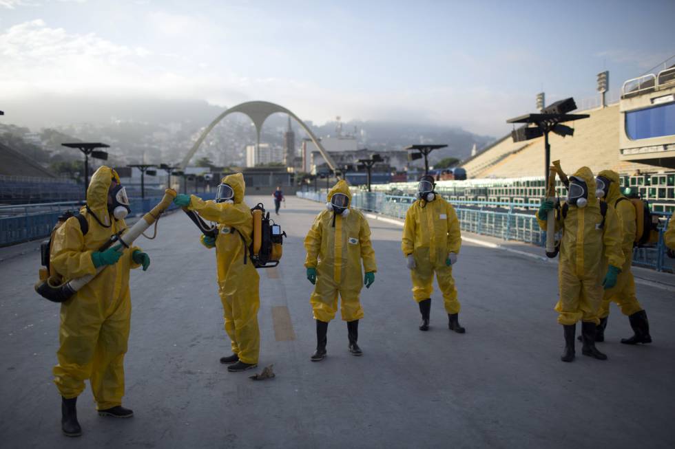 Fumigação para combater o Zika vírus no Sambódromo do Rio de Janeiro.