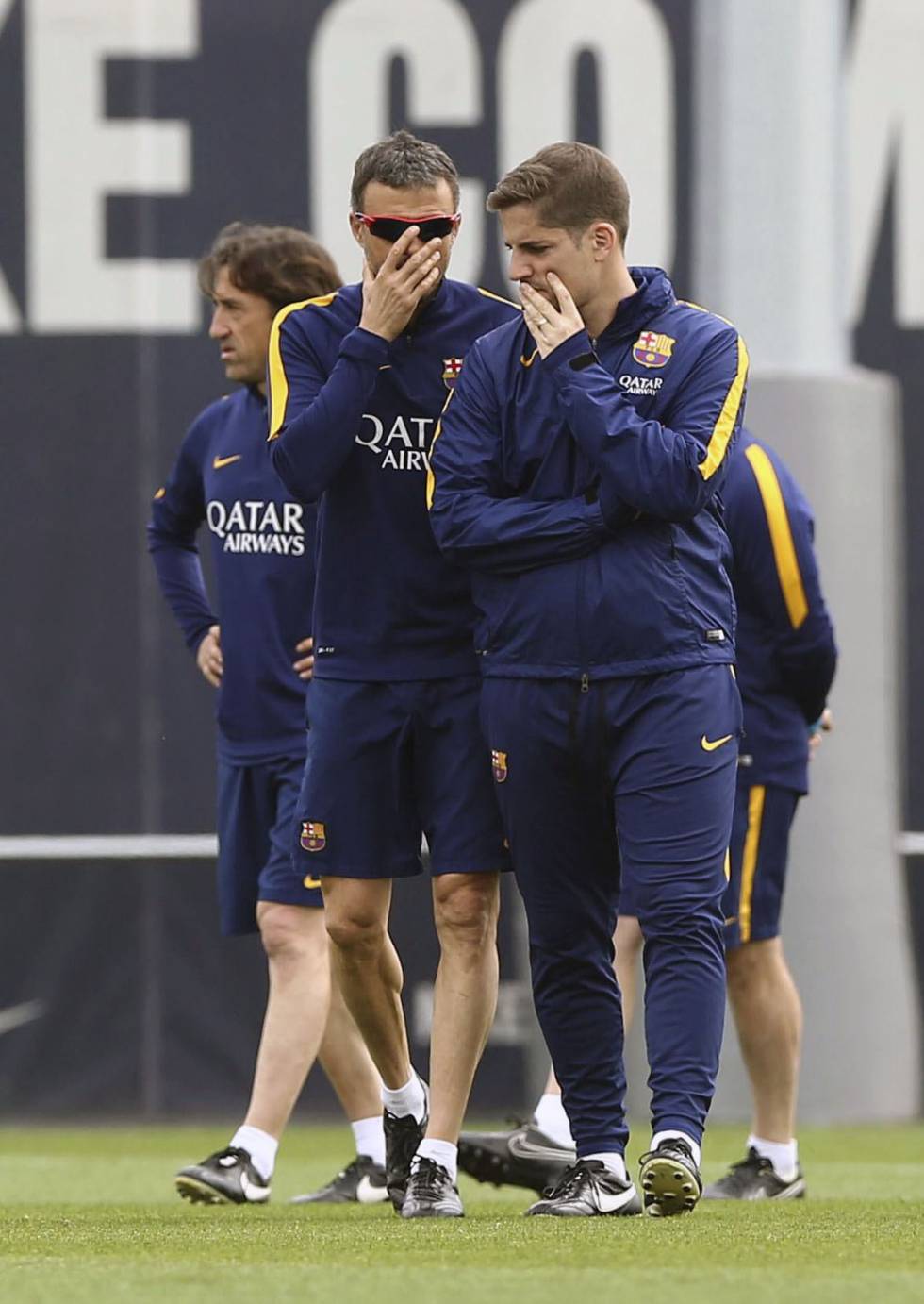 Luis Enrique, ao lado de Robert Moreno.