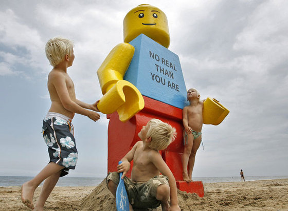 muñecos lego gigantes