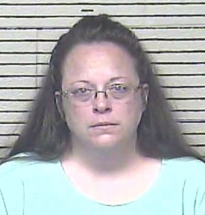 Kim Davis, ao entrar em prisão nesta quinta-feira