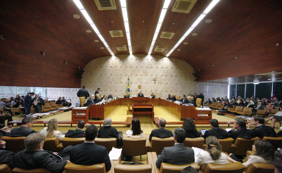 Ministros dos STF na sessão que discute se há omissão legislativa para criminalização da homofobia.