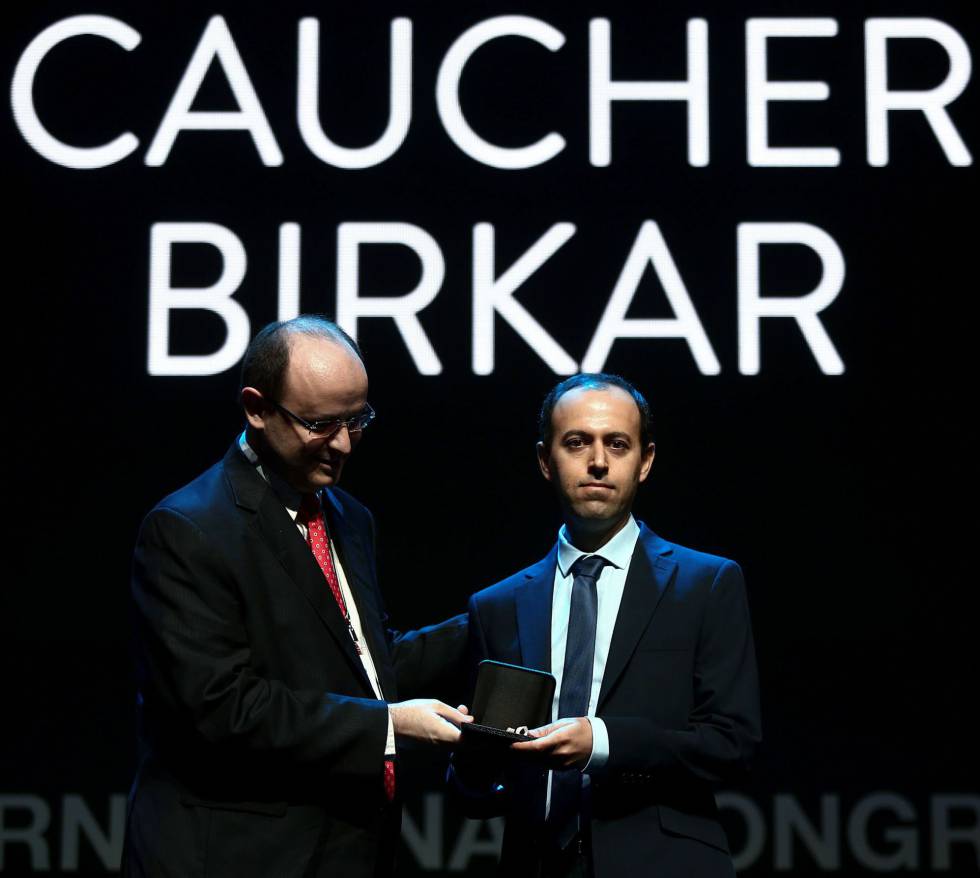 Cauchar Birkar