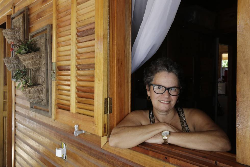 A cuidadora de idosos Ereni Azevedo, em Porto Alegre. 
