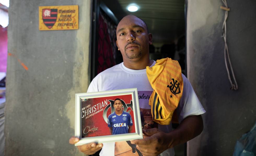 Com Quantos Anos Eu Vou Morrer Famílias: O Flamengo gasta 200 milhões contratando jogadores. E eu vou chorar a vida inteira