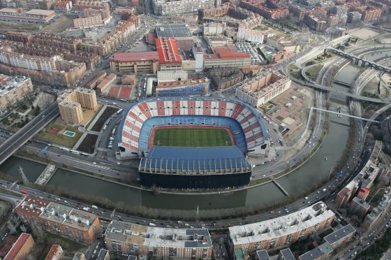 El estadio Vicente Calderón visto desde el aire.